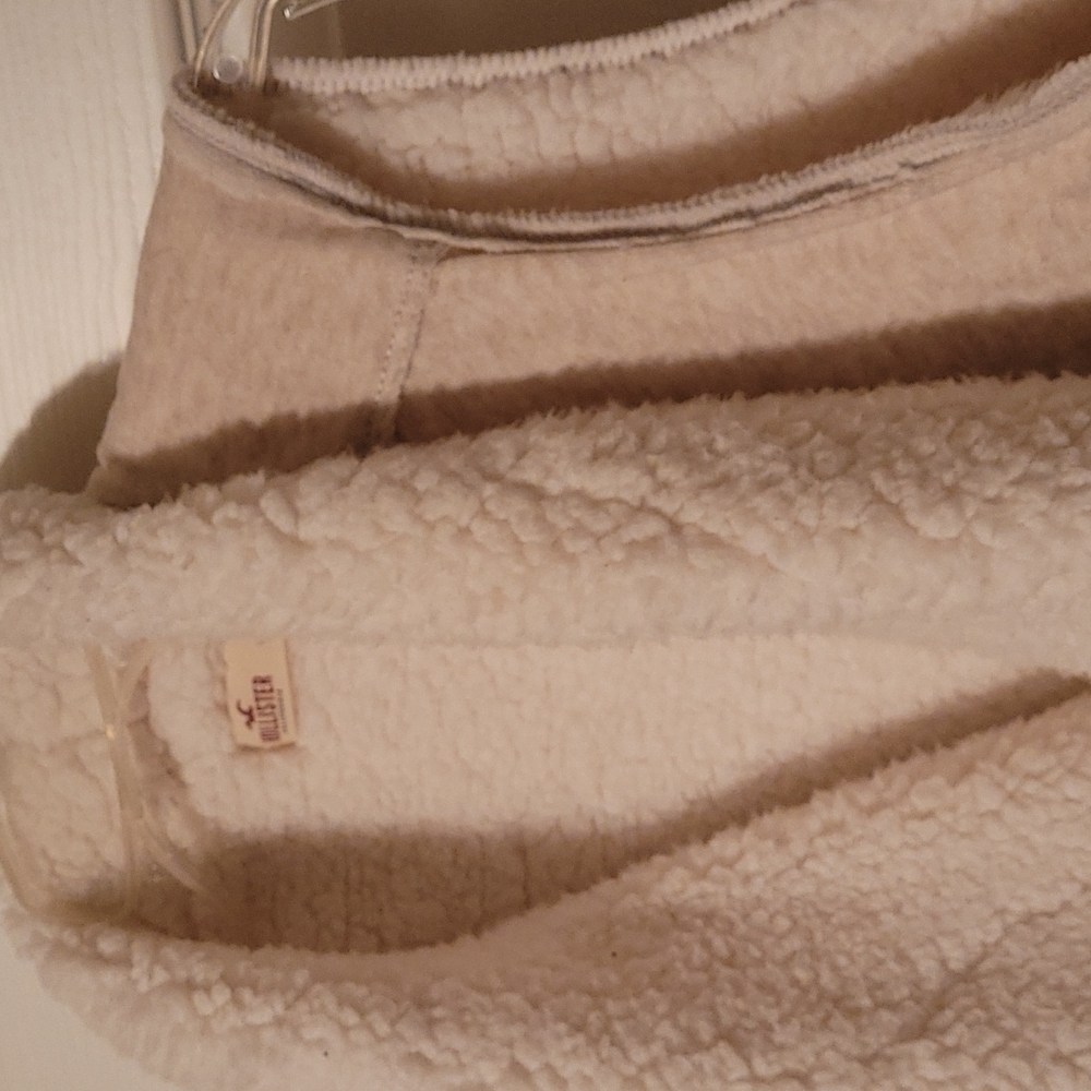 NWOT - SHERPA Lined Vest, WOW!! - Picture 8 of 15